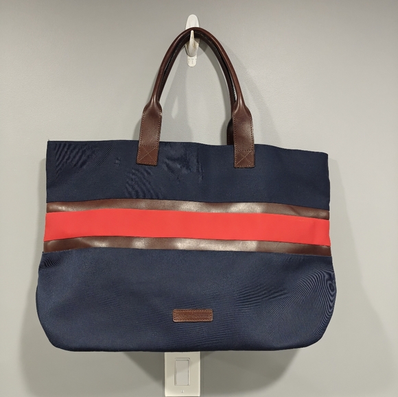 Dooney & Bourke Other - 🐢 Dooney & Bourke Brooklawn XL Tote Weekender Bag Great Condition!